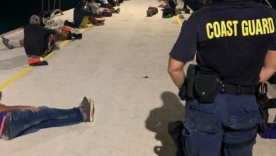Photo of Cazados, detenidos y expulsados: así deportaron a tres venezolanos de Aruba