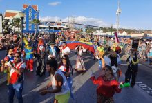 Photo of Los Locos de Vela llevarán sus trajes y alegría al carnaval de Curazao