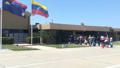 Photo of “Querían plata y me les escapé”: Repatriados en vuelos de Curazao y Aruba denuncian que intentan extorsionarlos en Venezuela