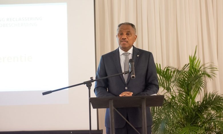 Photo of Aruba flexibiliza entrega de permisos de trabajo para los migrantes sin papeles