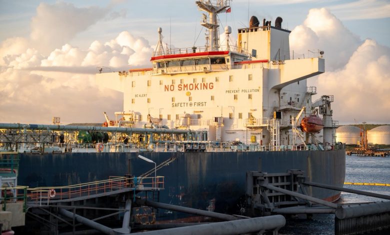 Photo of Curazao recibe el primer tanquero y celebra el pacto petrolero entre Trump y Delcy Rodríguez